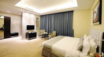 Mira Business Hotel 4*